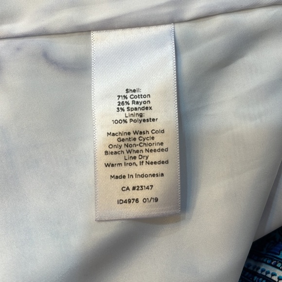 Talbots top, size 4, NWOT, never worn. - Picture 8 of 8